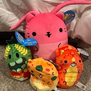 3 Large Cats vs. Pickles + 1XL